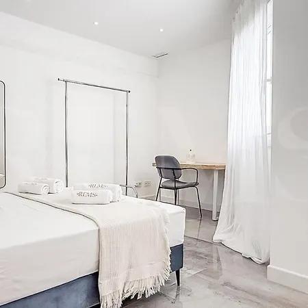 Chic Gem Rooftop Terrace With Bbq Rems Apartament *